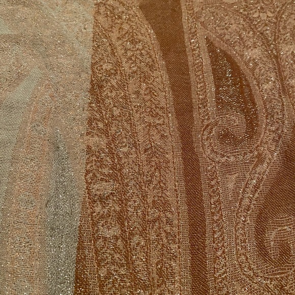 Shimmery peach scarf - Picture 3 of 3